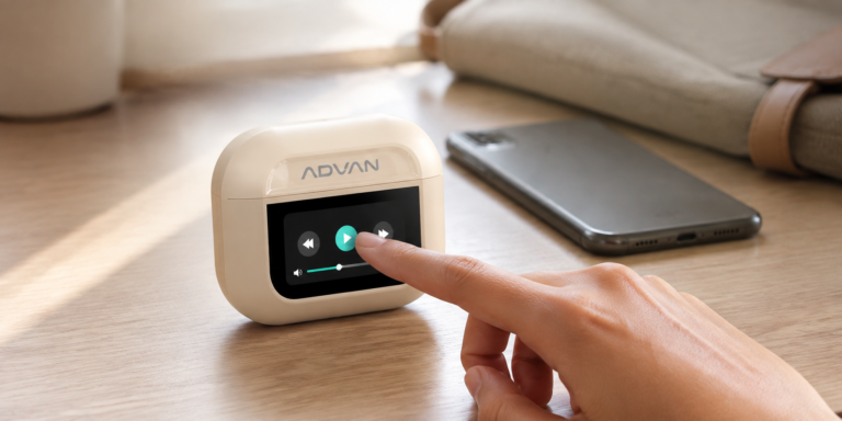TWS Bluetooth Jernih dengan smart touchscreen display ADVAN TWS V1